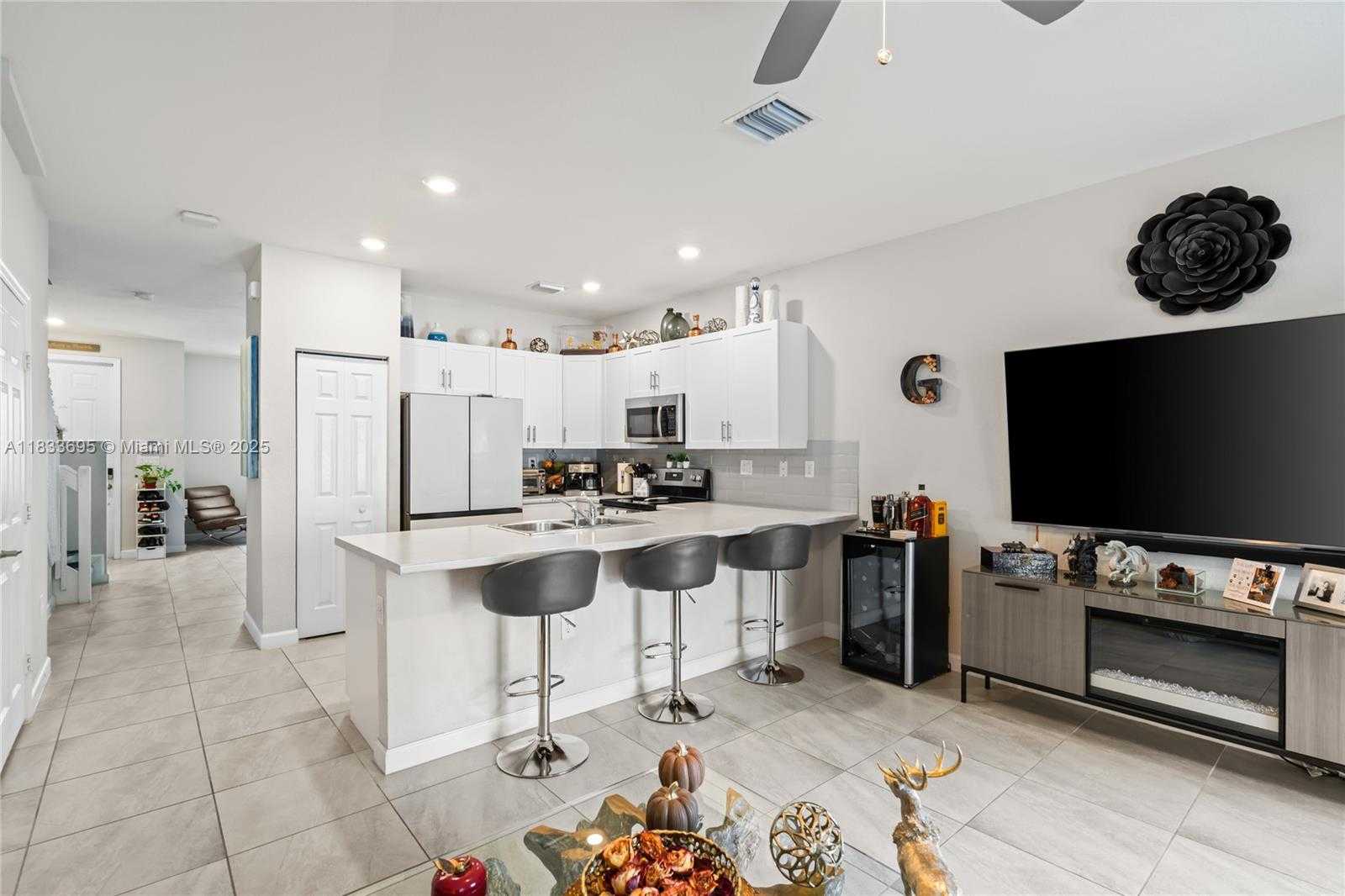 Small Image of 10468 WEST 33RD LN, Hialeah Number 27