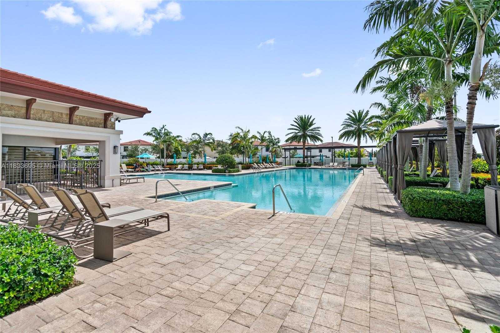 Small Image of 10468 WEST 33RD LN, Hialeah Number 63