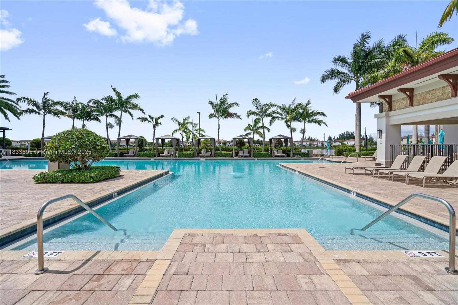 Small Image of 10468 WEST 33RD LN, Hialeah Number 66