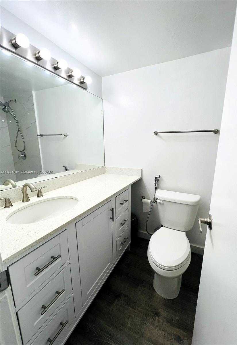 Small Image of 1020 MERIDIAN AVE #201, Miami Beach Number 25