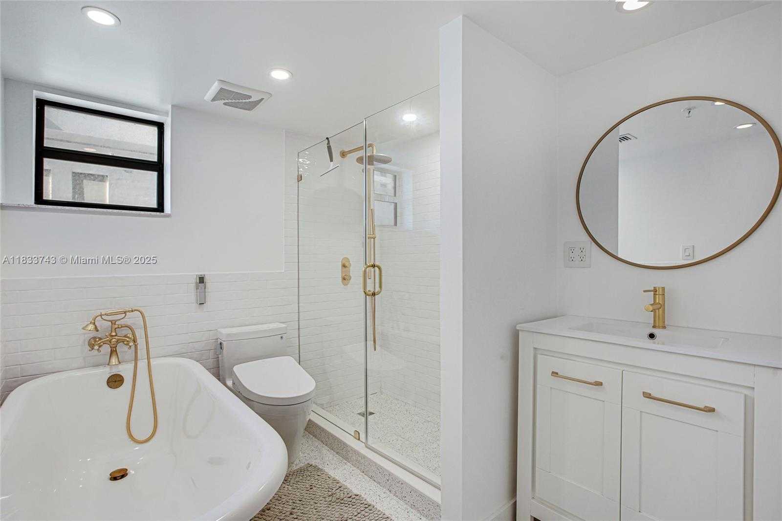 Small Image of 1621 COLLINS AVE #504C, Miami Beach Number 12