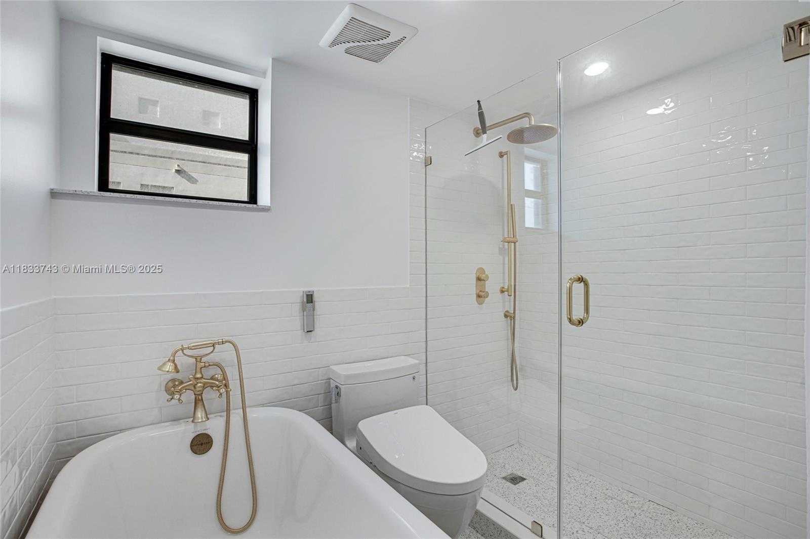 Small Image of 1621 COLLINS AVE #504C, Miami Beach Number 13