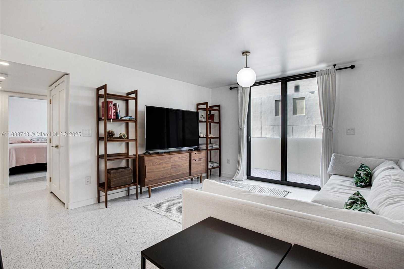 Small Image of 1621 COLLINS AVE #504C, Miami Beach Number 2