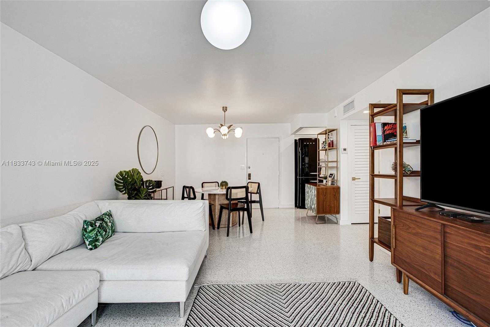 Small Image of 1621 COLLINS AVE #504C, Miami Beach Number 3
