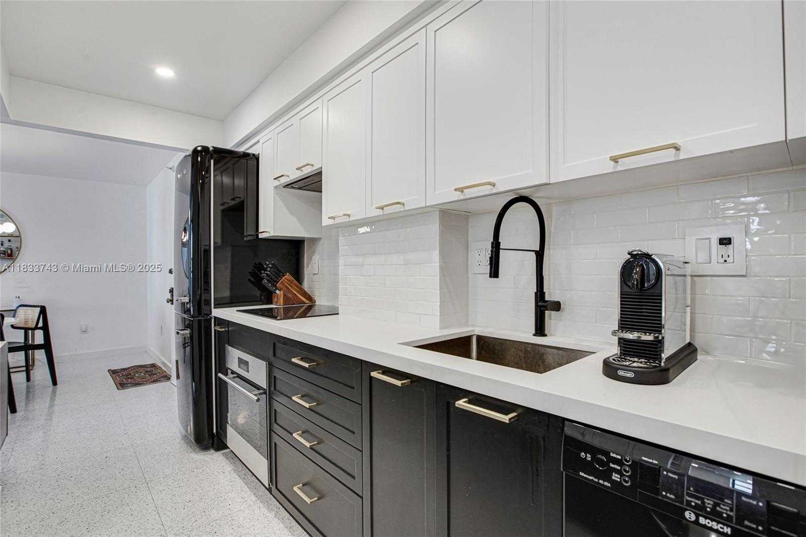 Small Image of 1621 COLLINS AVE #504C, Miami Beach Number 8