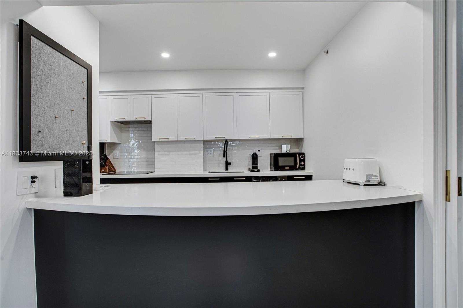 Small Image of 1621 COLLINS AVE #504C, Miami Beach Number 9