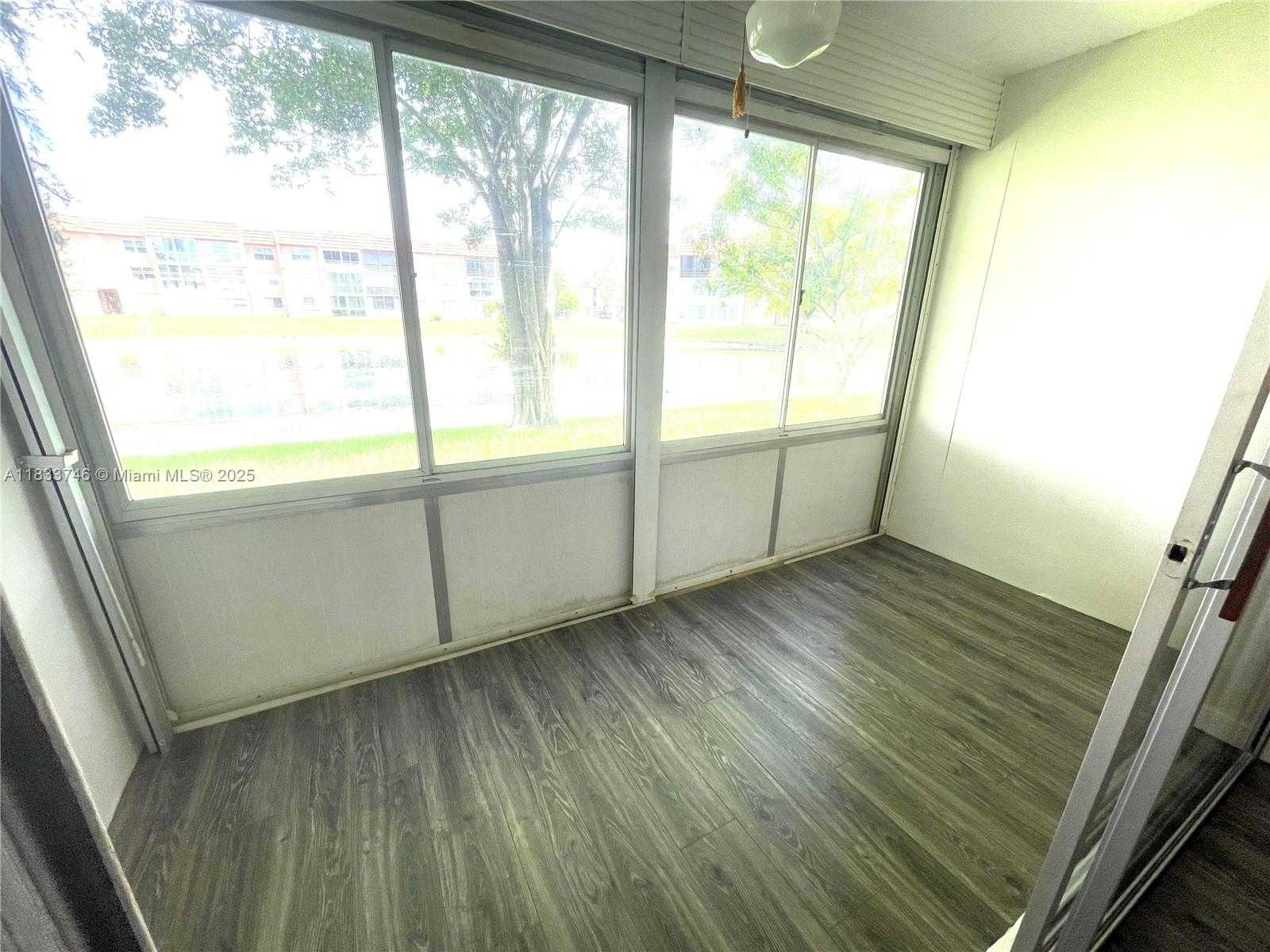 Small Image of 9750 SUNRISE LAKES BLVD #109, Sunrise Number 7