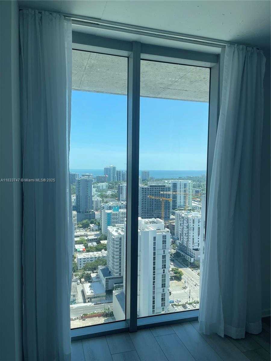Small Image of 690 SW 1 CT #PHII 19, Miami Number 16