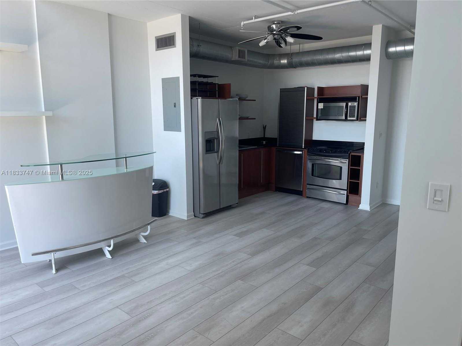 Small Image of 690 SW 1 CT #PHII 19, Miami Number 2
