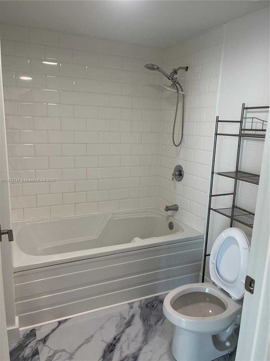 Small Image of 690 SW 1 CT #PHII 19, Miami Number 22