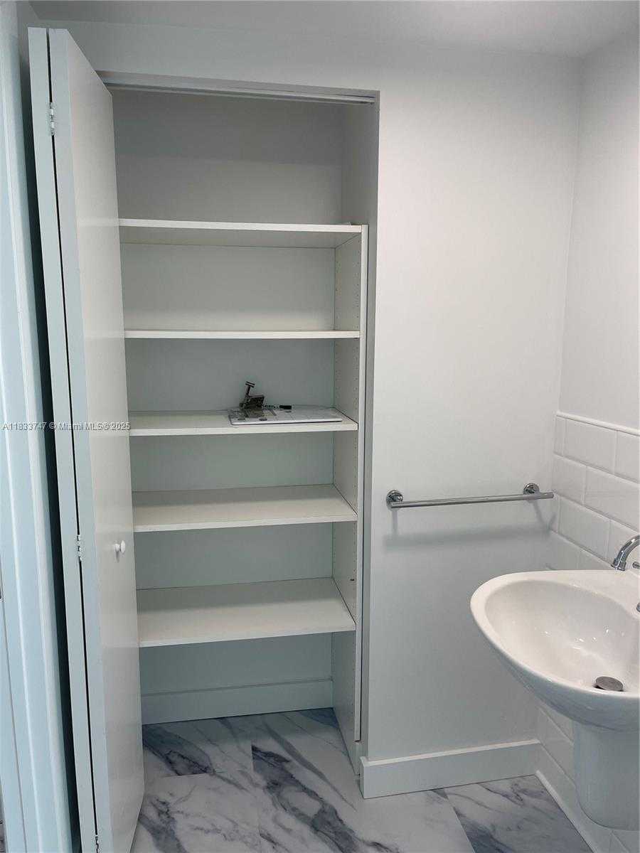 Small Image of 690 SW 1 CT #PHII 19, Miami Number 23