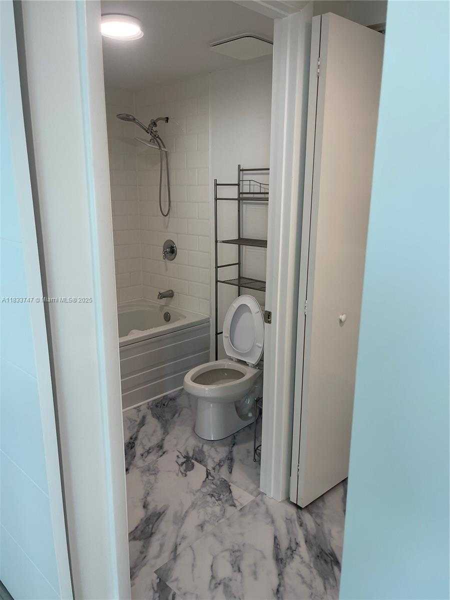 Small Image of 690 SW 1 CT #PHII 19, Miami Number 24