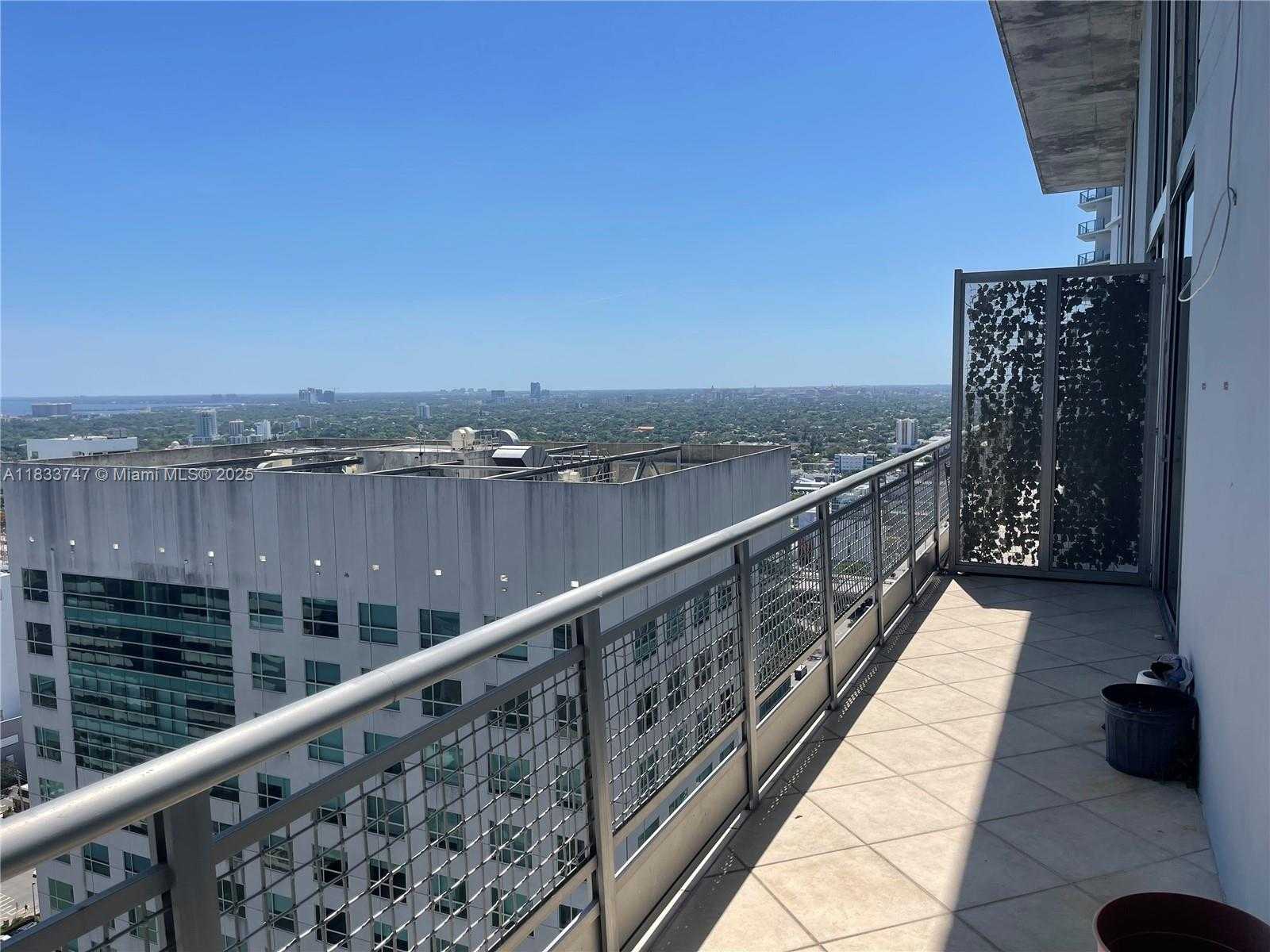 Small Image of 690 SW 1 CT #PHII 19, Miami Number 28