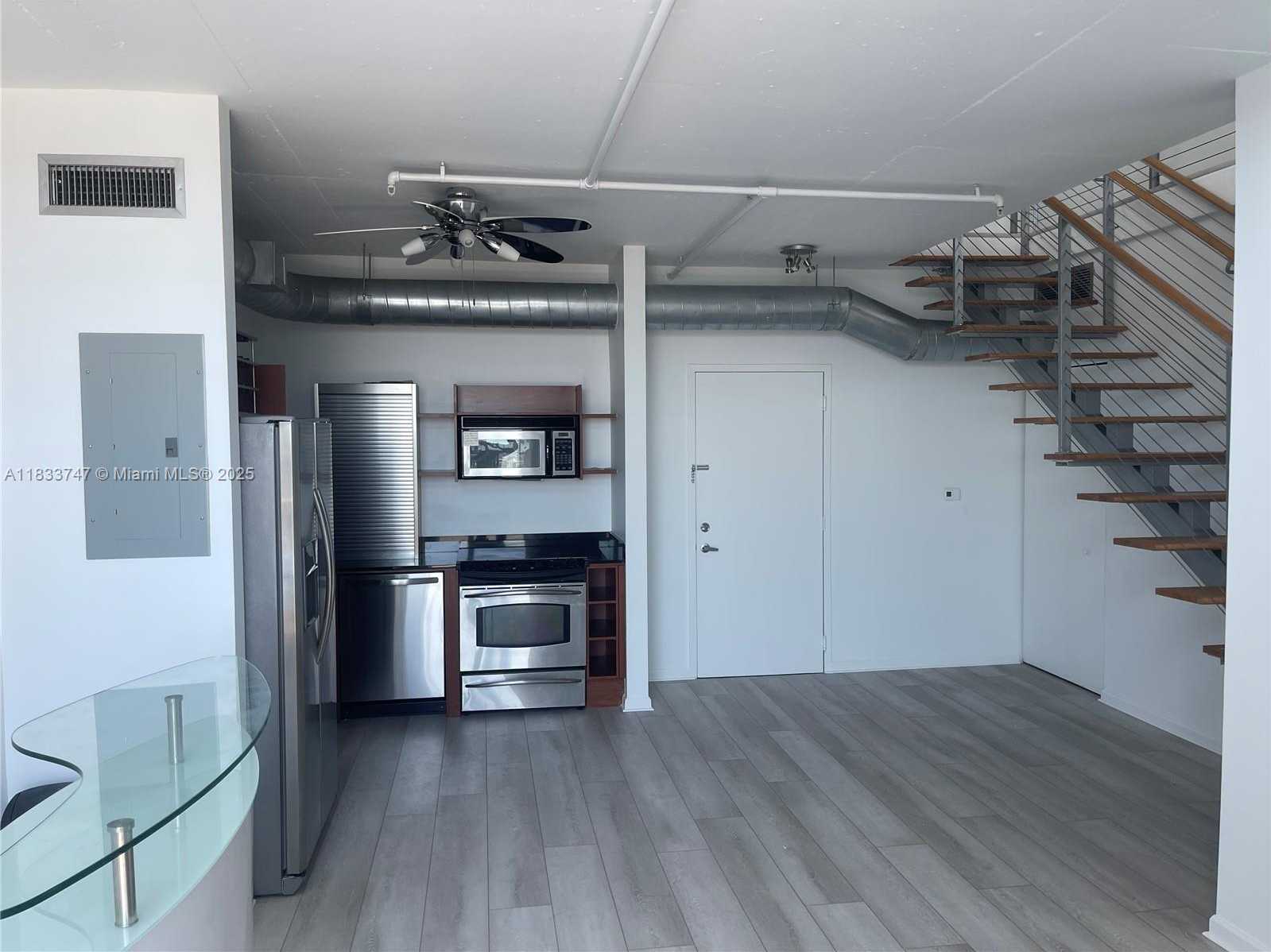 Small Image of 690 SW 1 CT #PHII 19, Miami Number 4