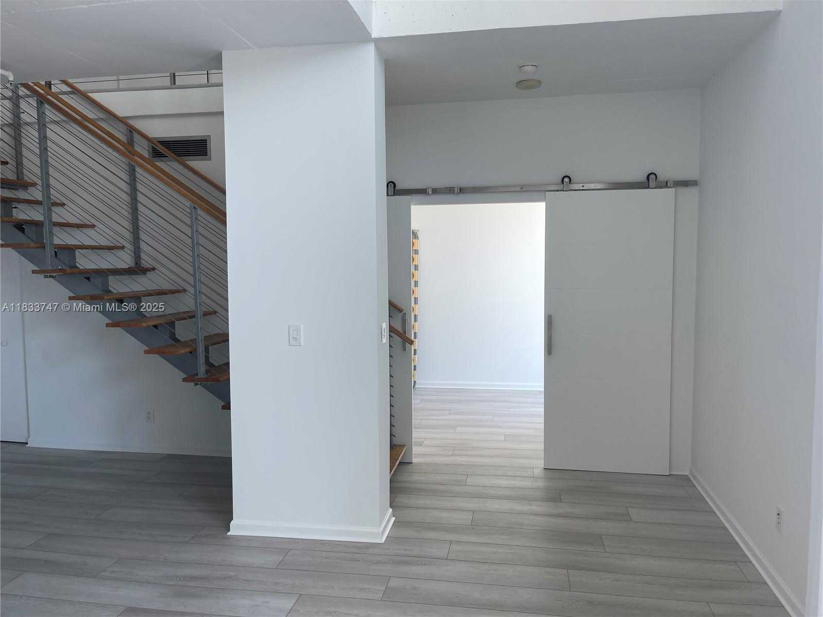 Small Image of 690 SW 1 CT #PHII 19, Miami Number 5