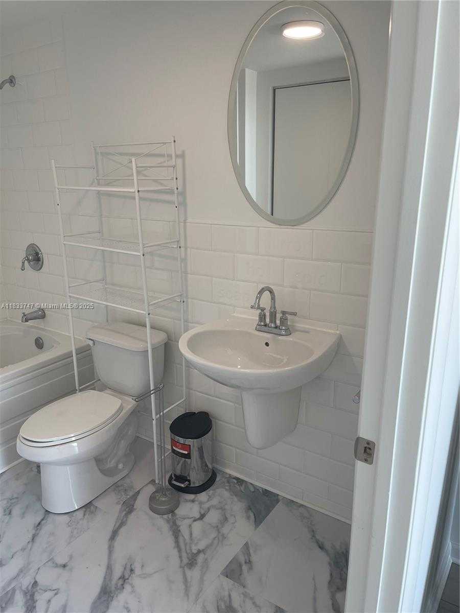 Small Image of 690 SW 1 CT #PHII 19, Miami Number 8