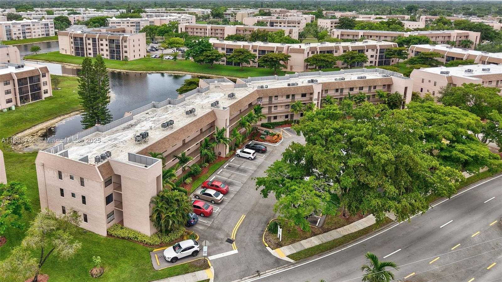 Small Image of 10304 SUNRISE LAKES BLVD #209, Sunrise Number 30