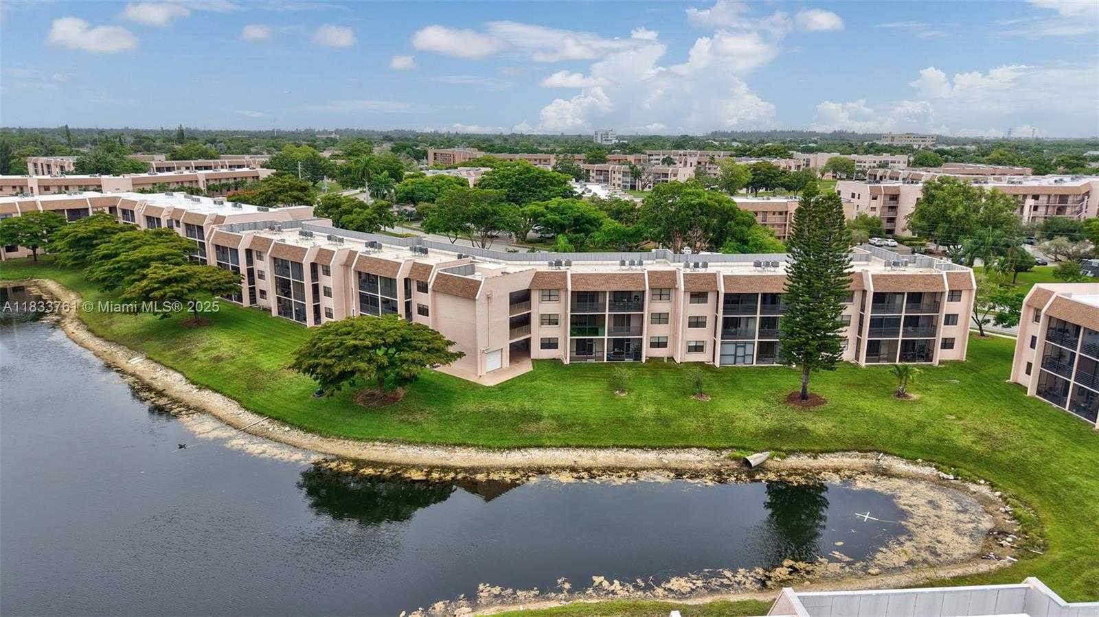 Small Image of 10304 SUNRISE LAKES BLVD #209, Sunrise Number 37