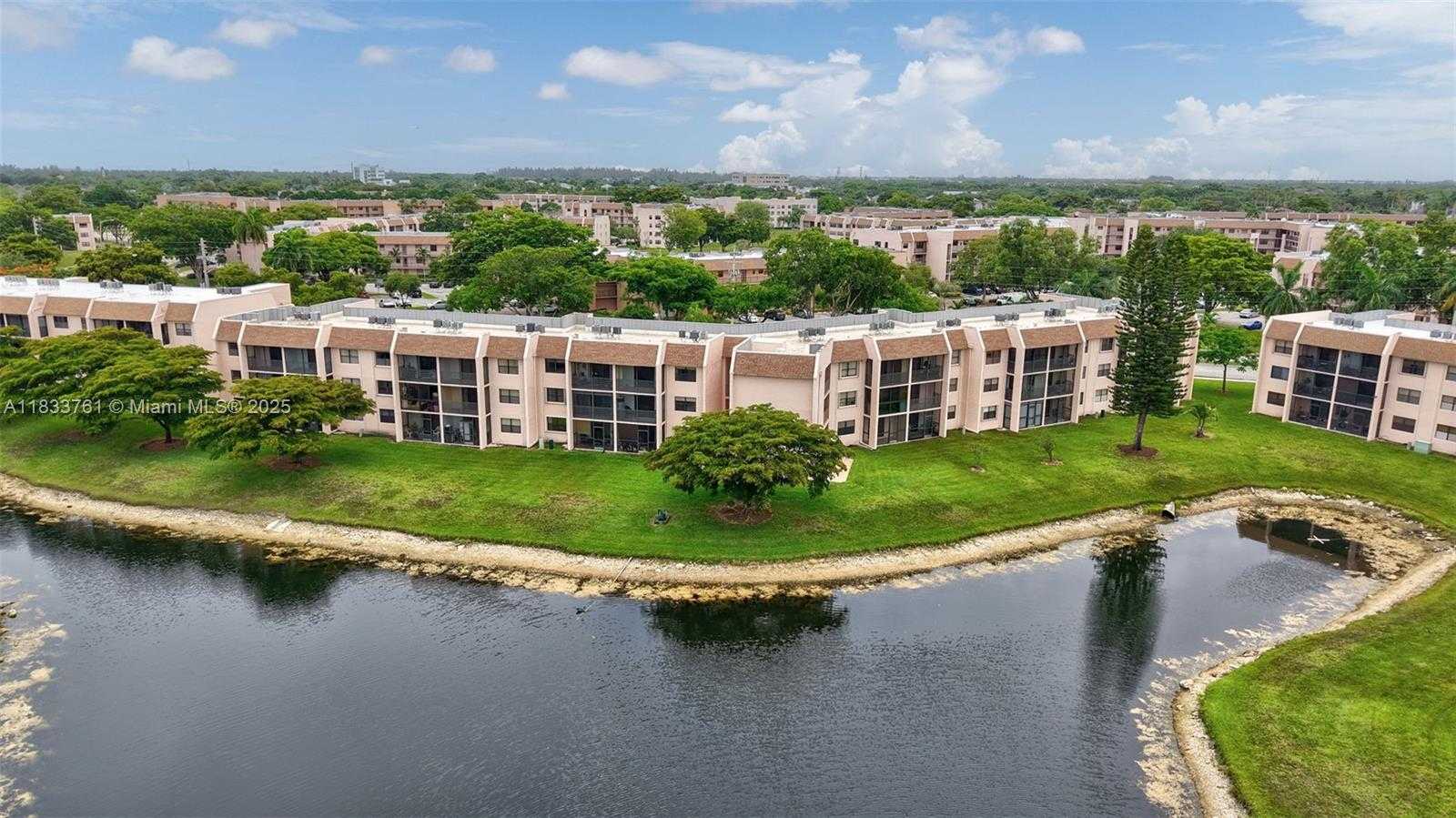 Small Image of 10304 SUNRISE LAKES BLVD #209, Sunrise Number 38
