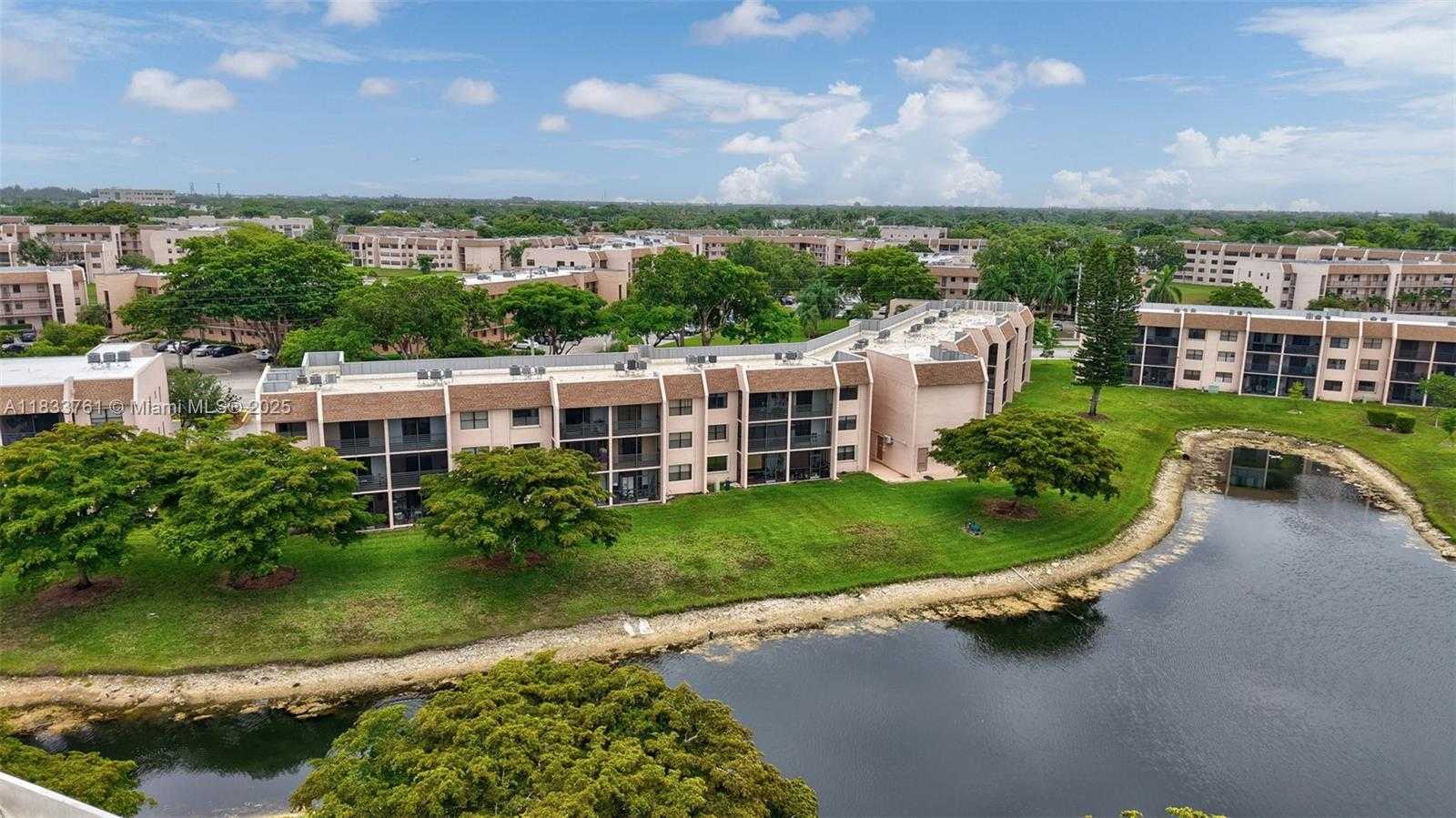 Small Image of 10304 SUNRISE LAKES BLVD #209, Sunrise Number 39