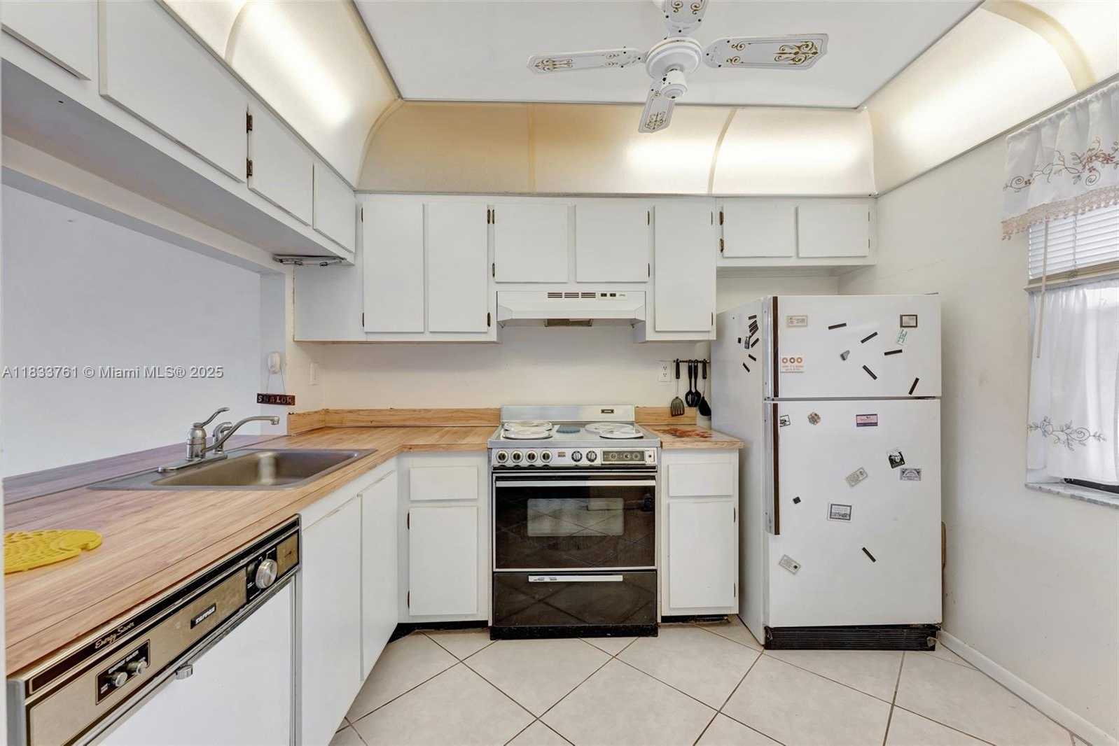 Small Image of 10304 SUNRISE LAKES BLVD #209, Sunrise Number 6