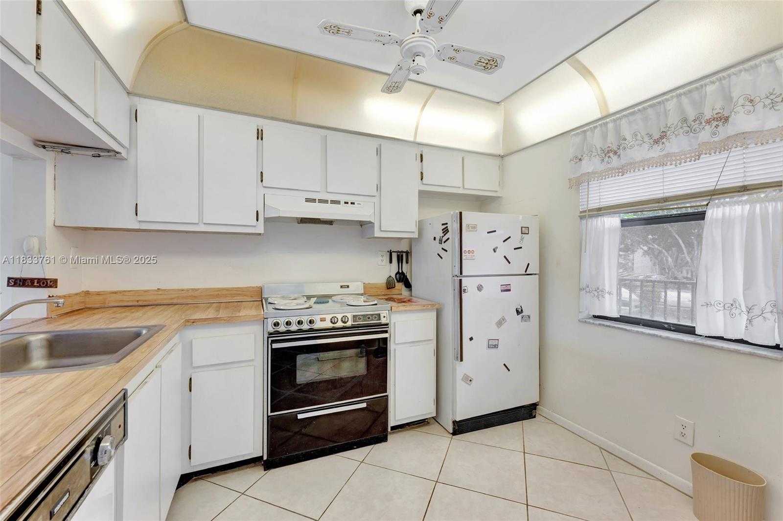 Small Image of 10304 SUNRISE LAKES BLVD #209, Sunrise Number 7