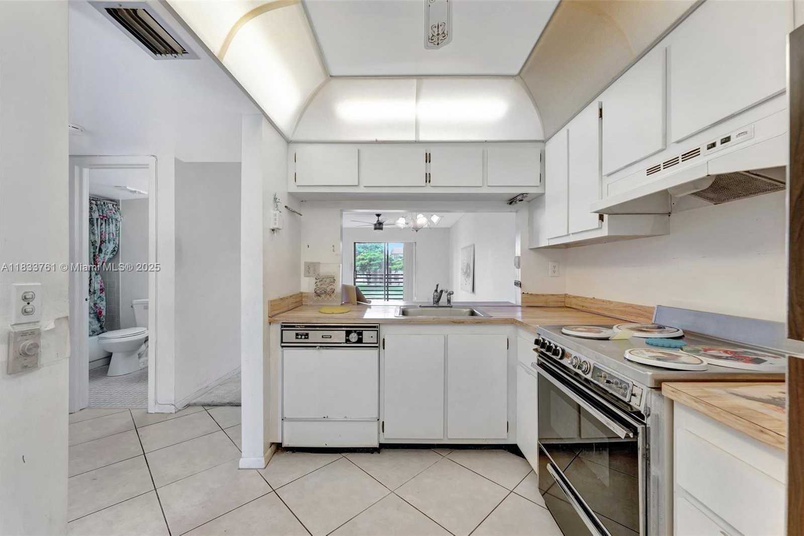 Small Image of 10304 SUNRISE LAKES BLVD #209, Sunrise Number 8