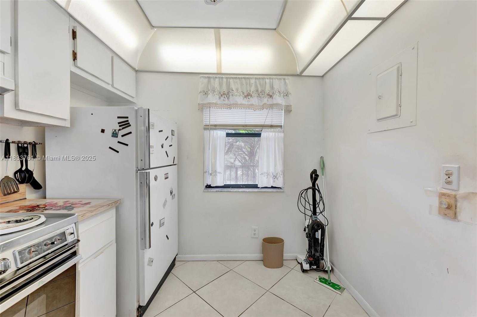 Small Image of 10304 SUNRISE LAKES BLVD #209, Sunrise Number 9