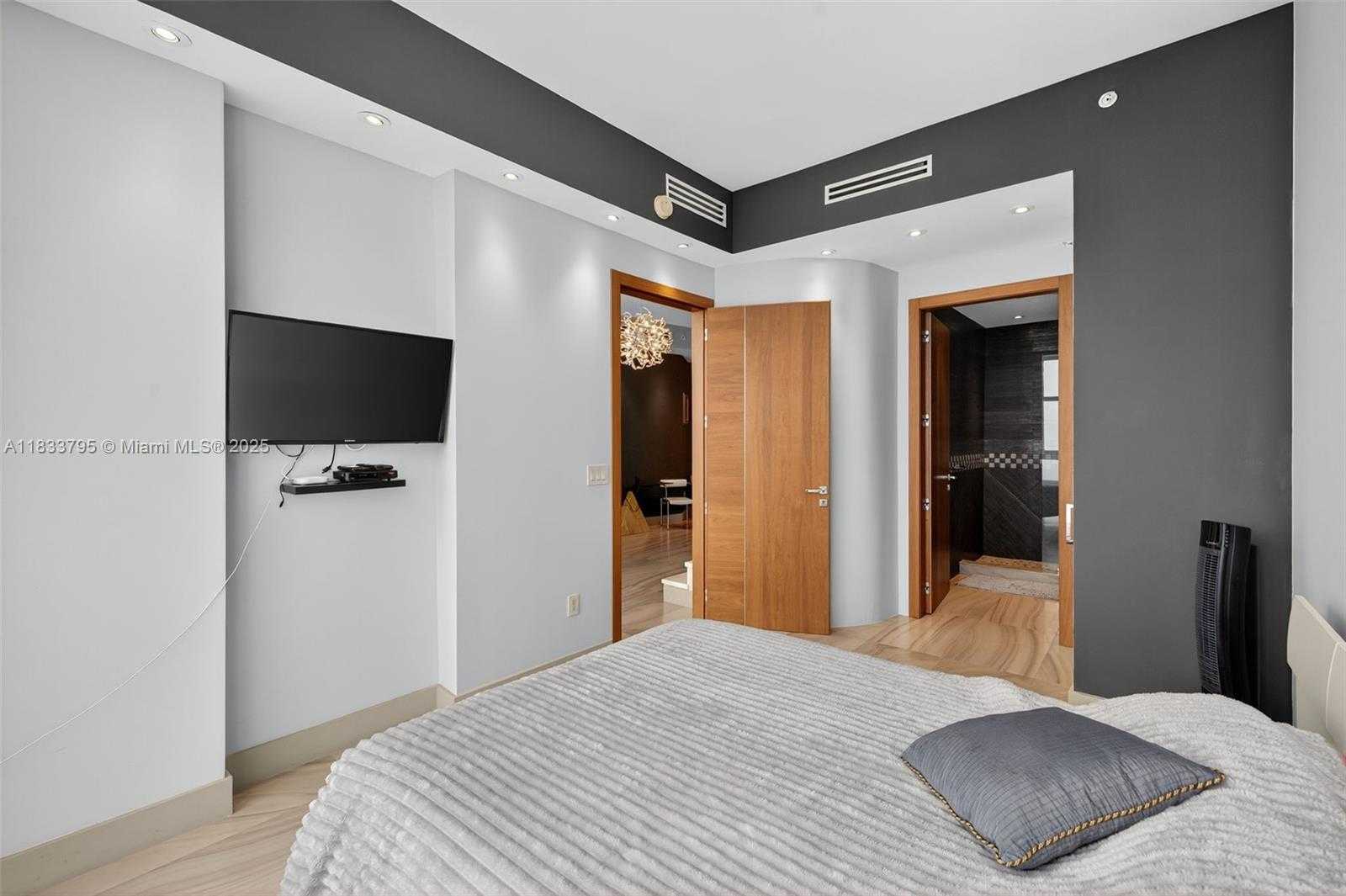 Small Image of 18201 COLLINS AVE #TS2 & TS3, Sunny Isles Beach Number 36