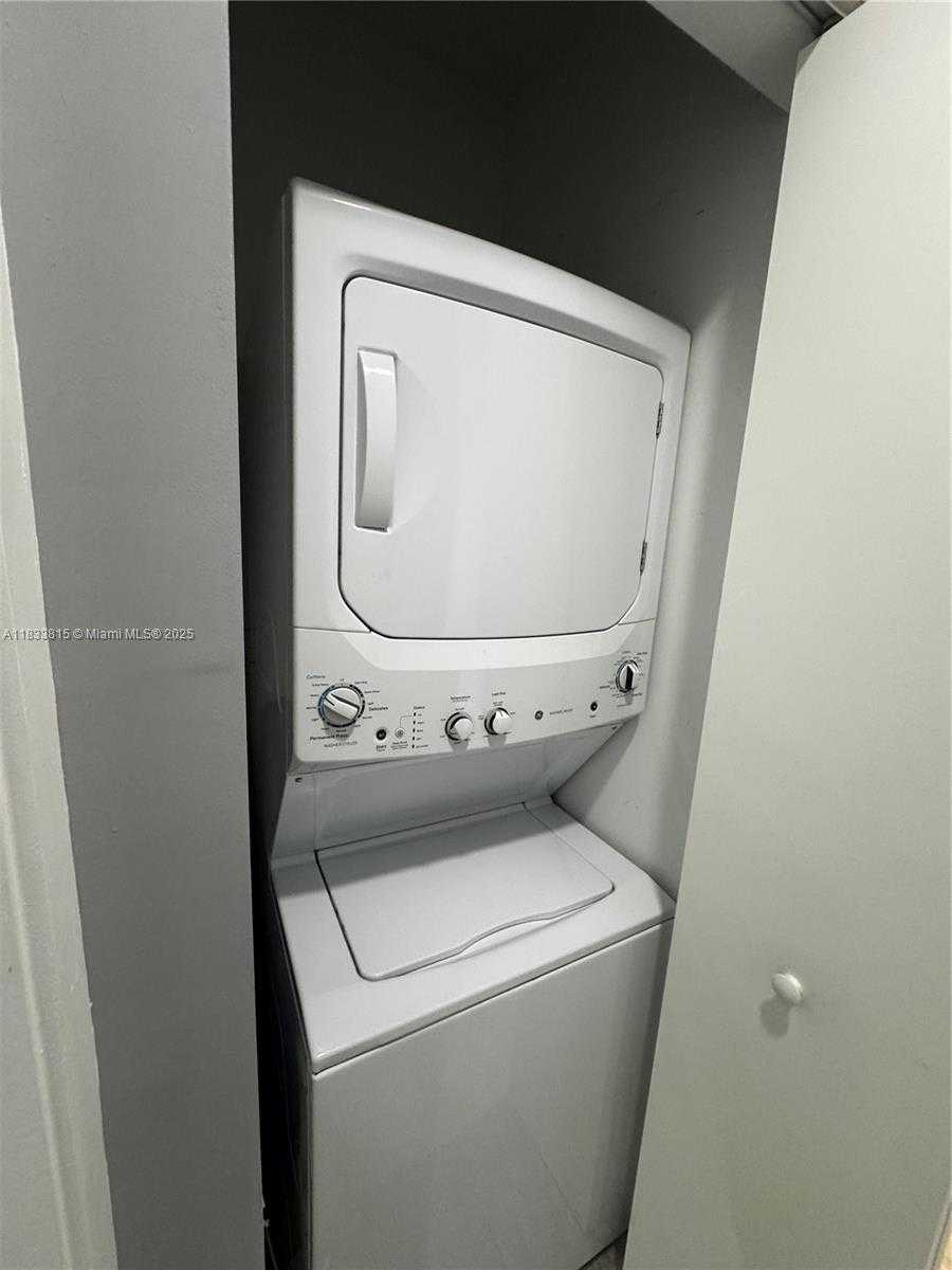 Small Image of 45 SOUTH WEST 9TH ST #4405, Miami Number 29
