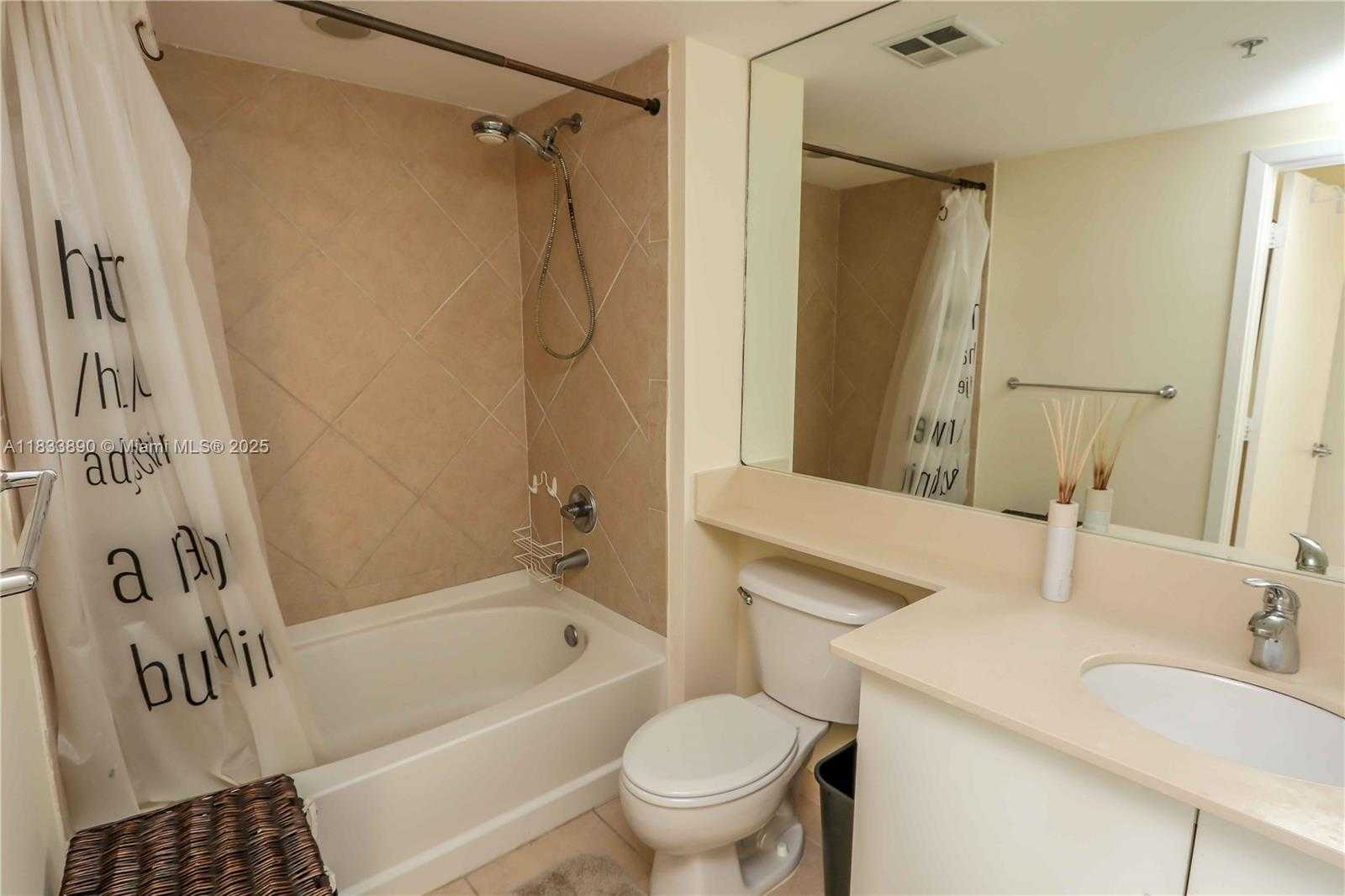 Small Image of 325 SOUTH BISCAYNE BLVD #3918, Miami Number 16