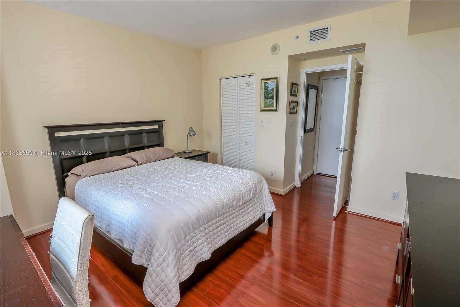 Small Image of 325 SOUTH BISCAYNE BLVD #3918, Miami Number 20