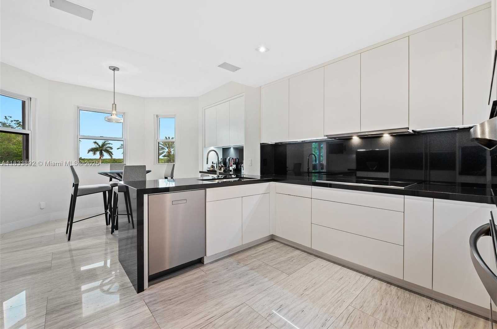 Small Image of 13633 DEERING BAY DR #225, Coral Gables Number 11