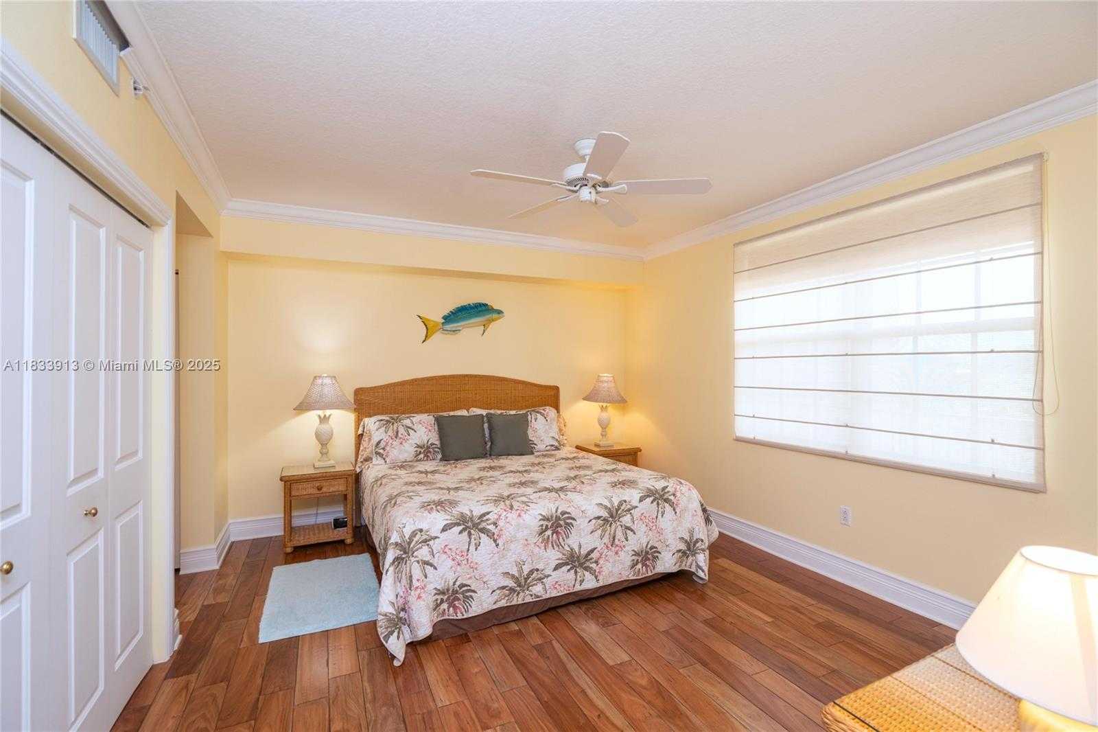 Small Image of 101 GULFVIEW DR #202, Key Colony Number 10