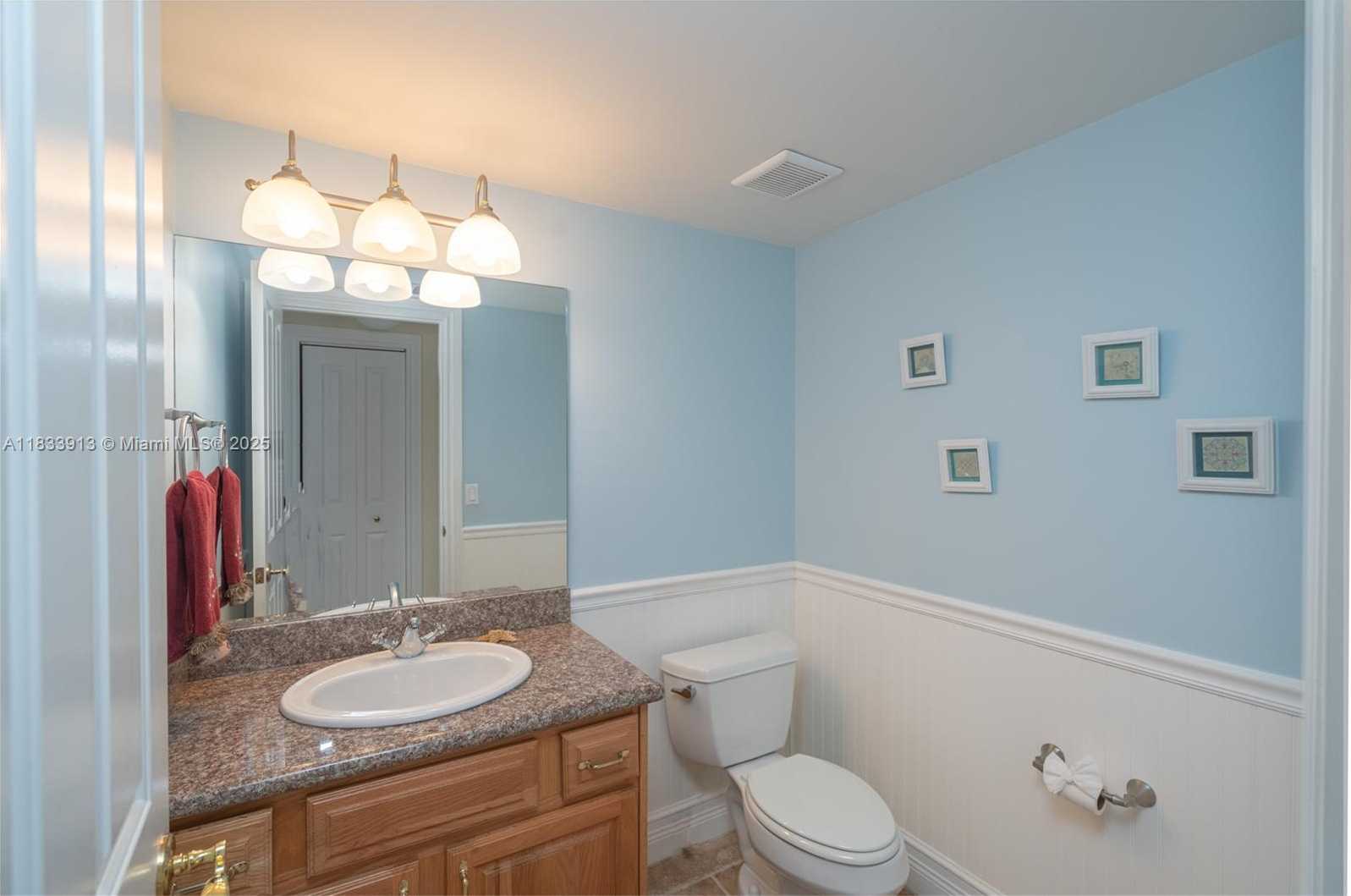 Small Image of 101 GULFVIEW DR #202, Key Colony Number 12