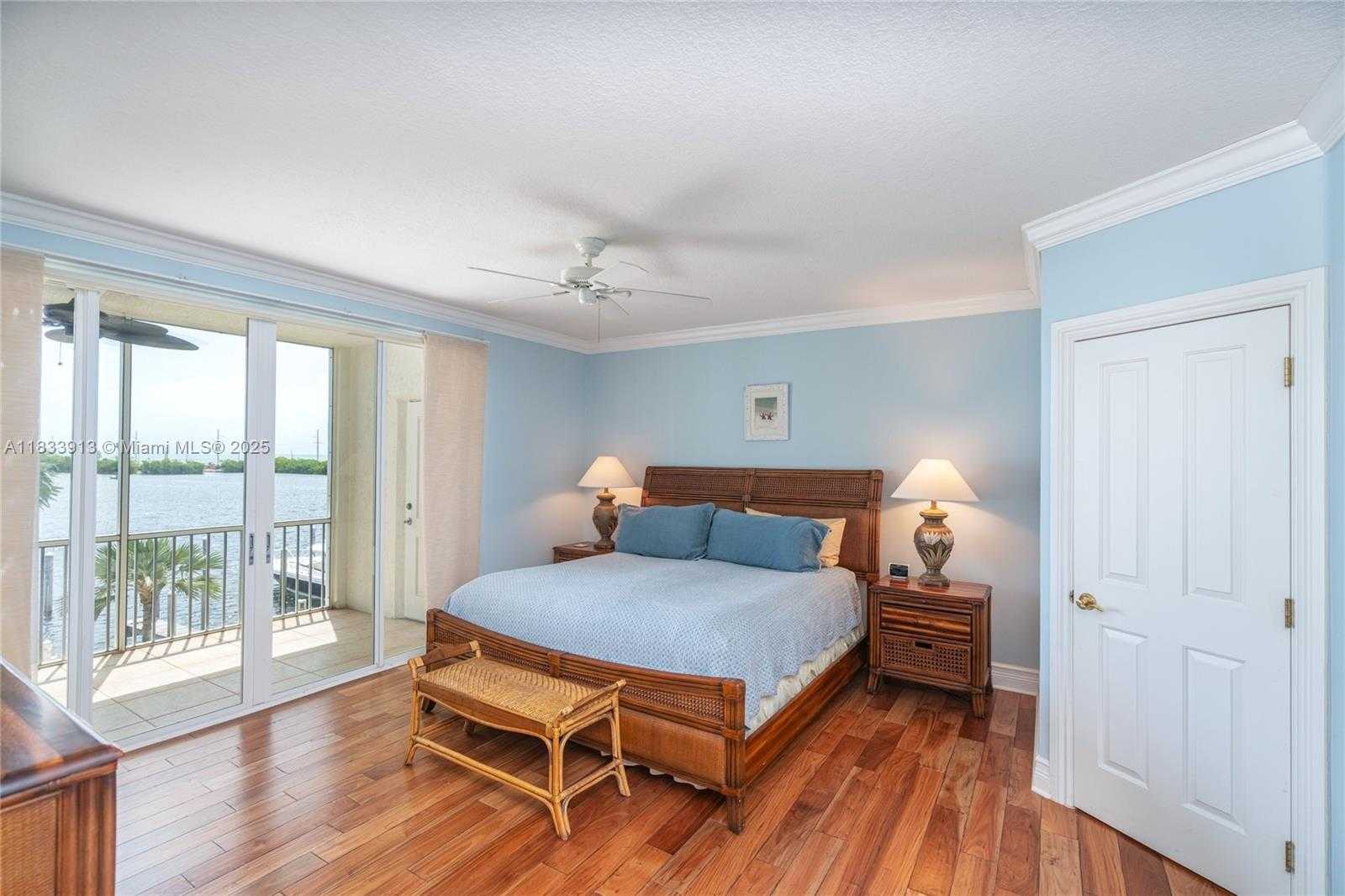 Small Image of 101 GULFVIEW DR #202, Key Colony Number 14