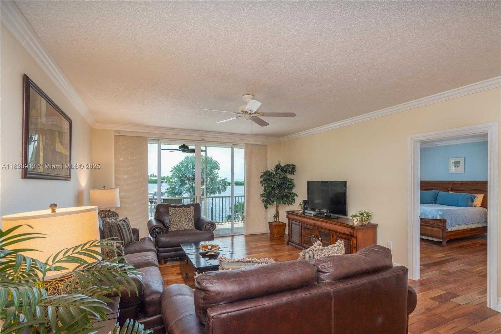 Small Image of 101 GULFVIEW DR #202, Key Colony Number 18