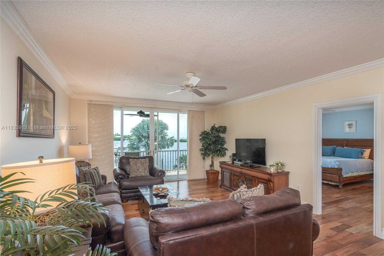 Small Image of 101 GULFVIEW DR #202, Key Colony Number 19