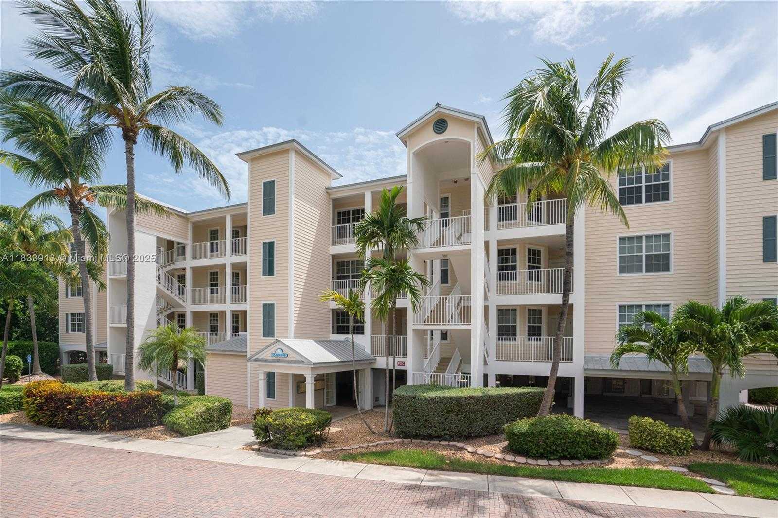 Small Image of 101 GULFVIEW DR #202, Key Colony Number 22