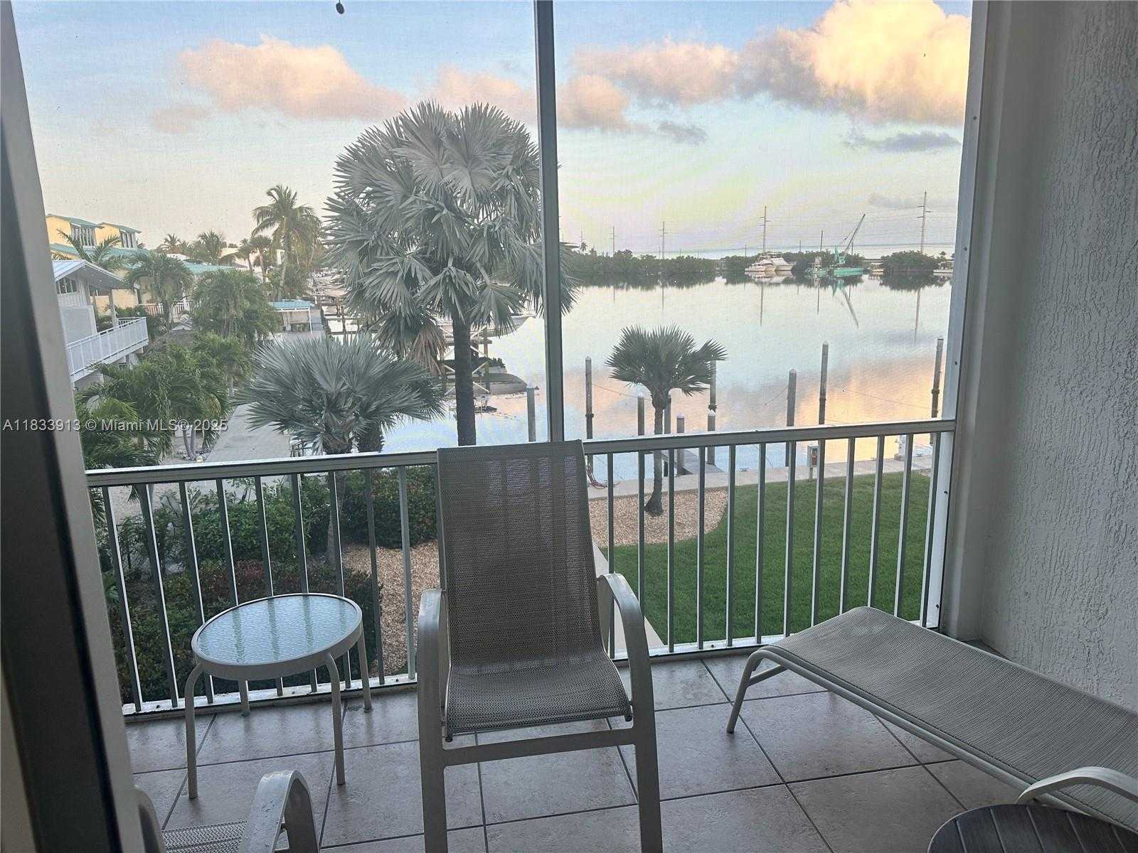 Small Image of 101 GULFVIEW DR #202, Key Colony Number 23