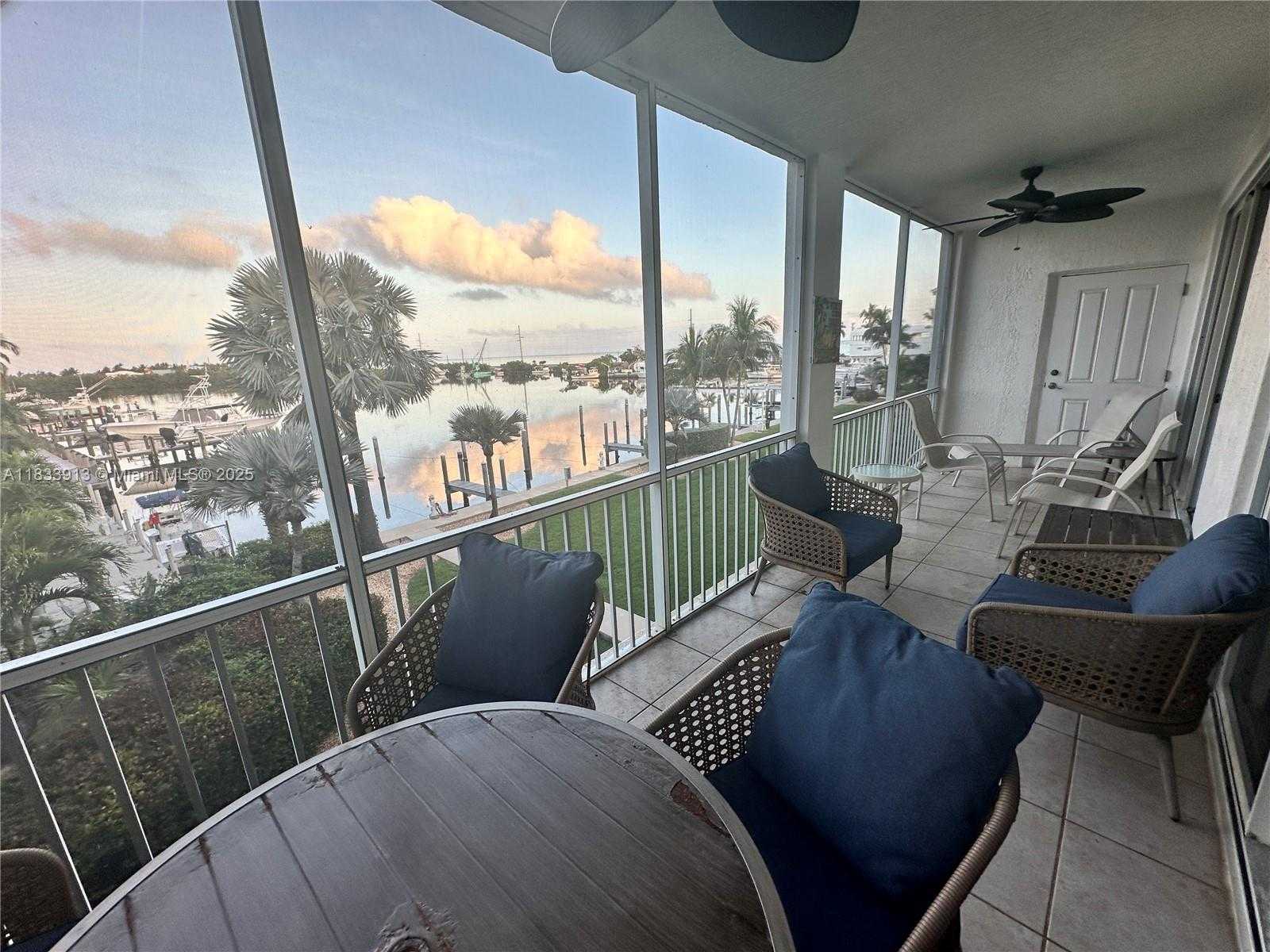 Small Image of 101 GULFVIEW DR #202, Key Colony Number 24