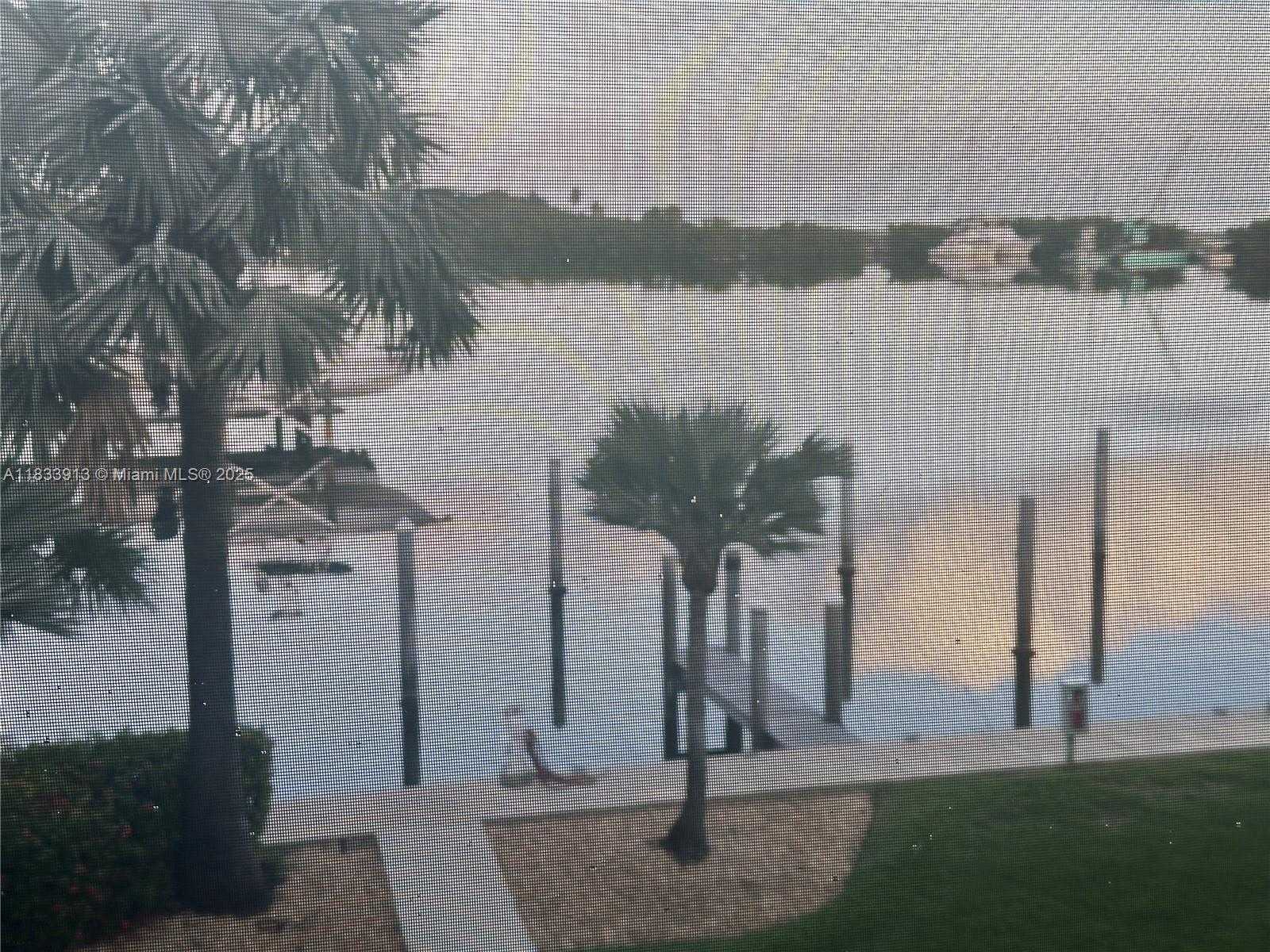 Small Image of 101 GULFVIEW DR #202, Key Colony Number 25