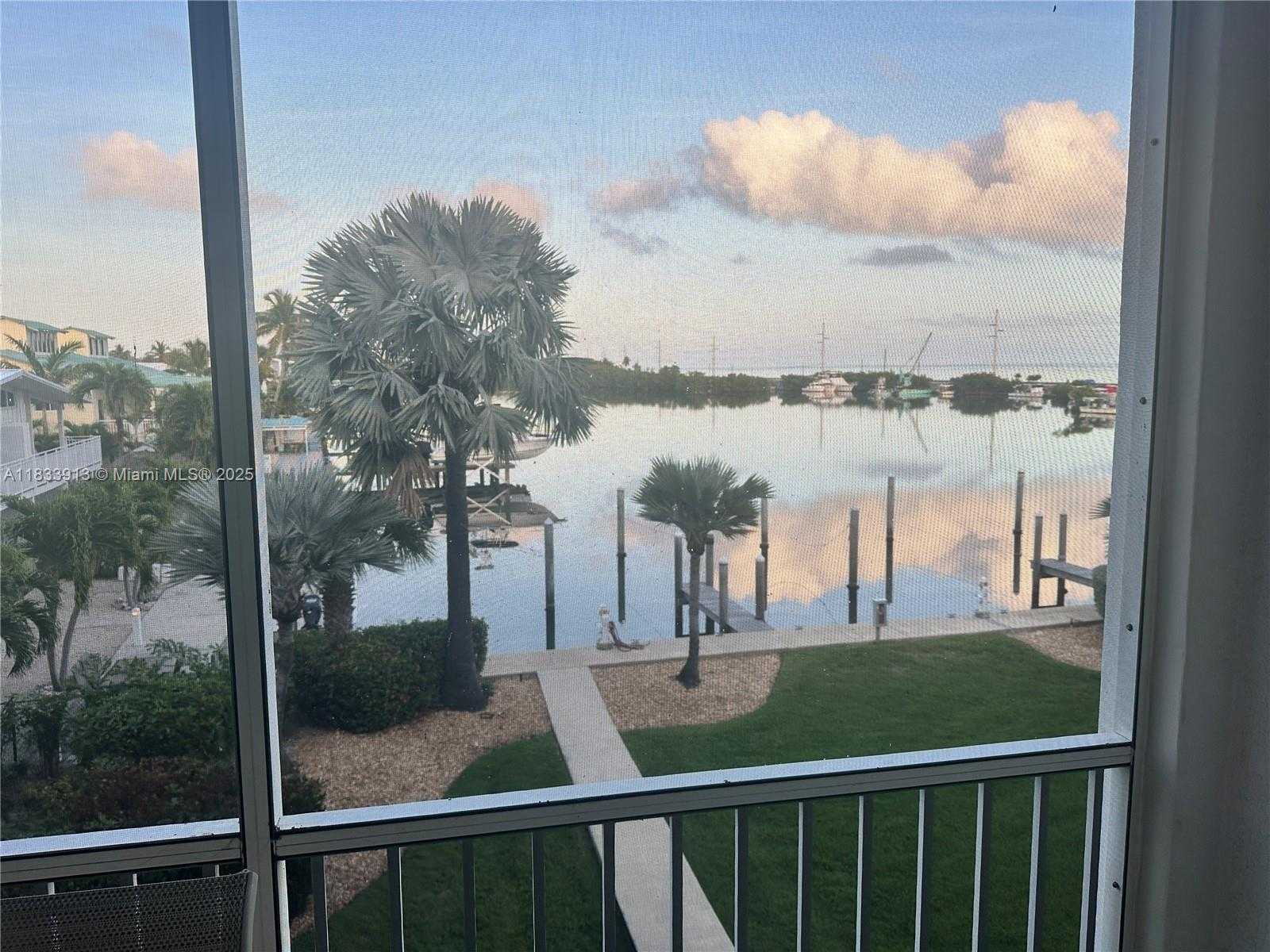 Small Image of 101 GULFVIEW DR #202, Key Colony Number 26