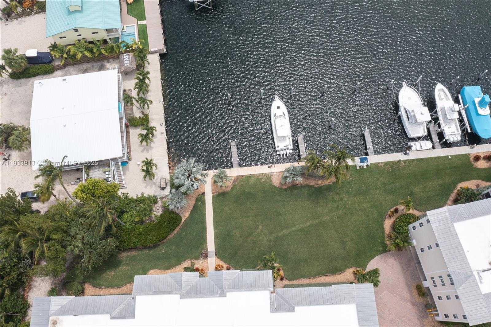 Small Image of 101 GULFVIEW DR #202, Key Colony Number 3