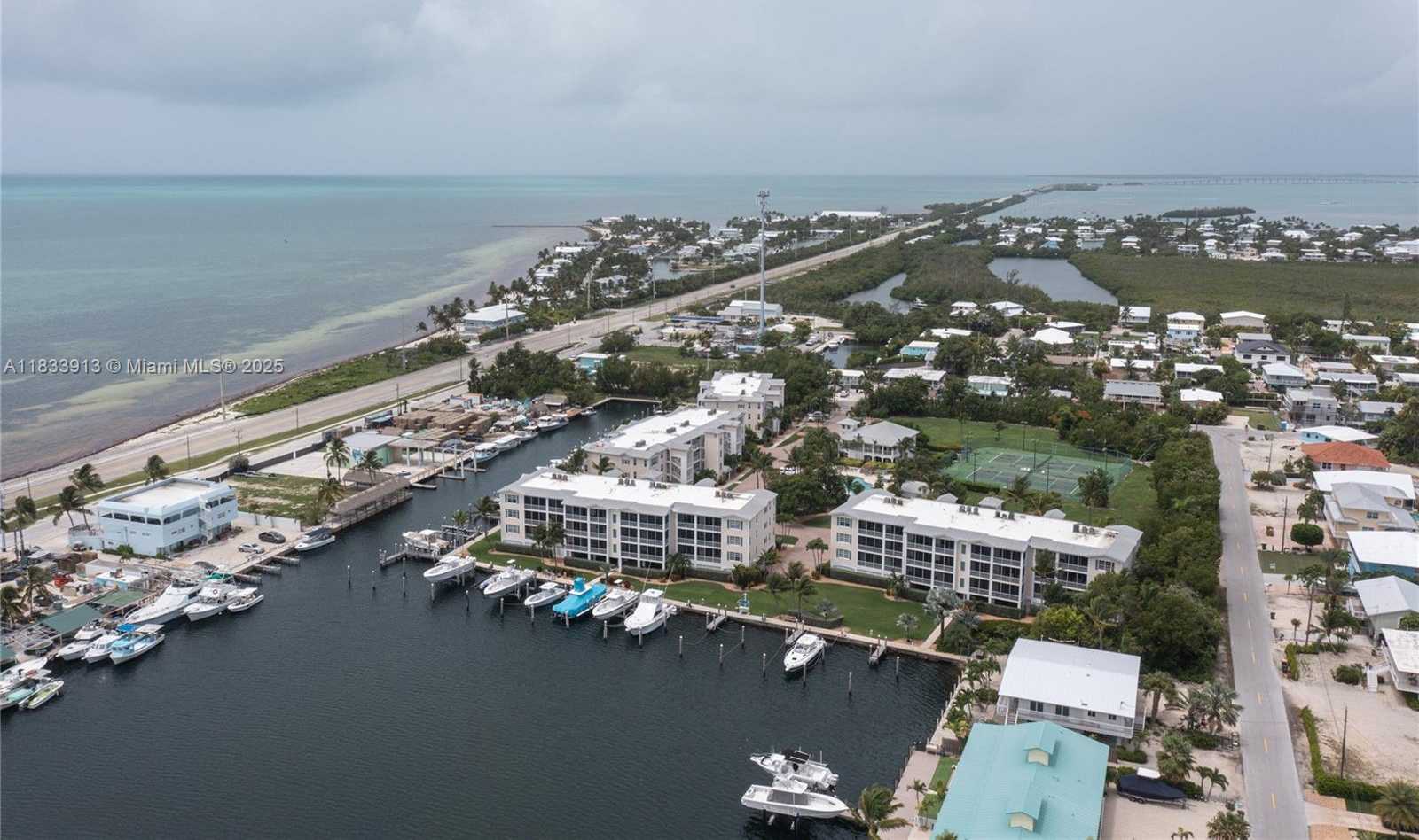 Small Image of 101 GULFVIEW DR #202, Key Colony Number 5
