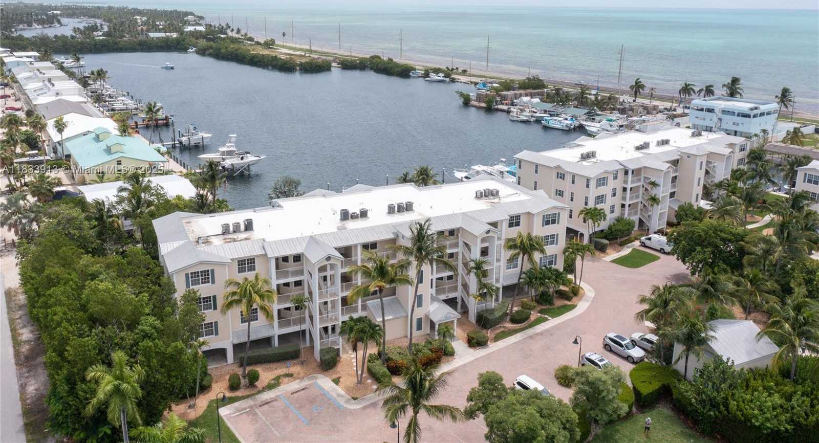 Small Image of 101 GULFVIEW DR #202, Key Colony Number 7
