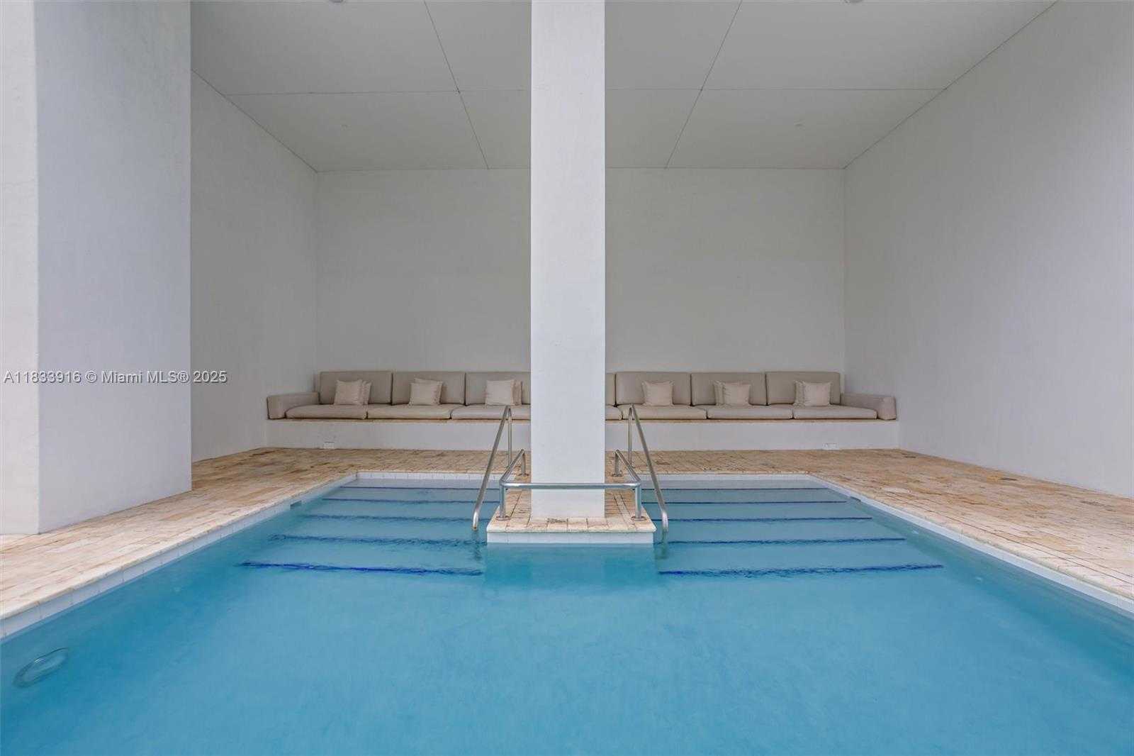 Small Image of 1040 BISCAYNE BLVD #2108, Miami Number 11