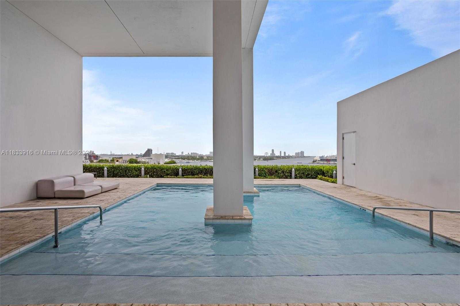 Small Image of 1040 BISCAYNE BLVD #2108, Miami Number 14