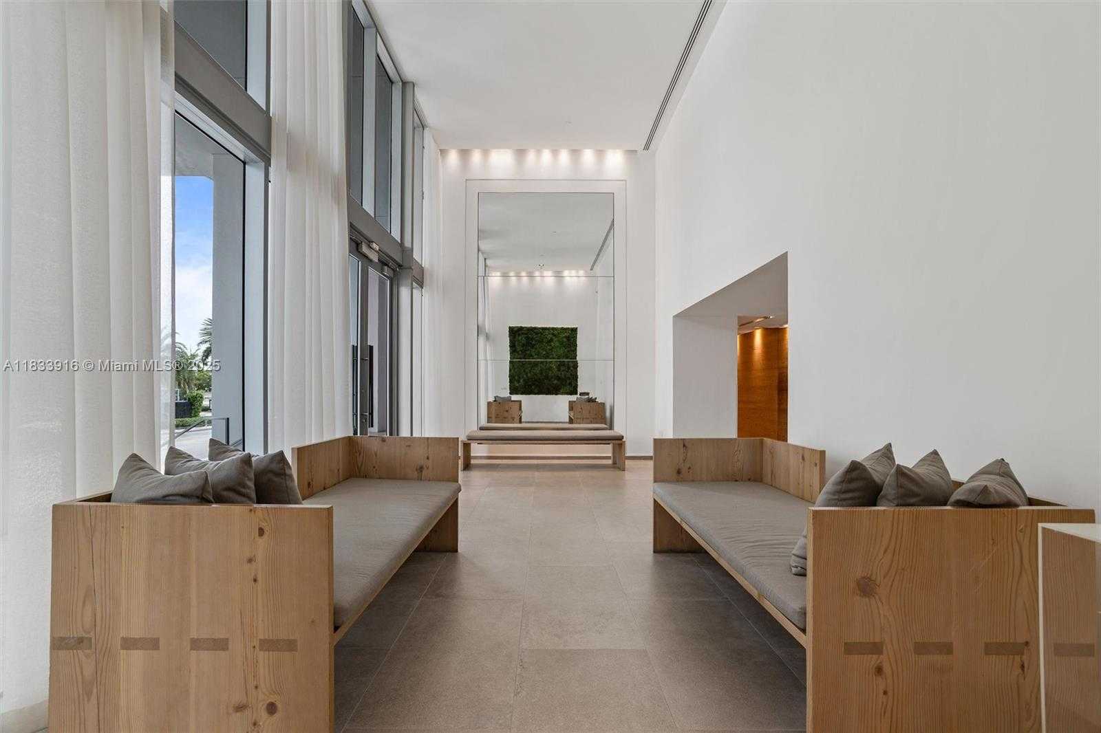 Small Image of 1040 BISCAYNE BLVD #2108, Miami Number 21