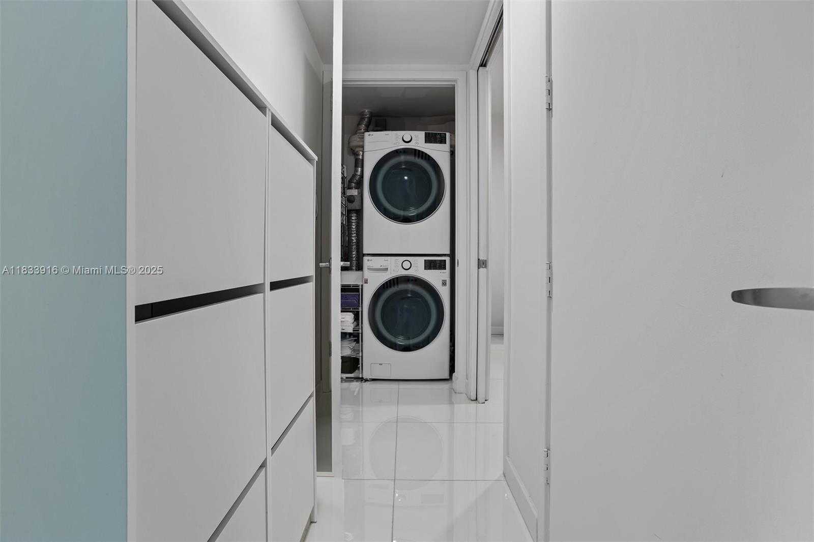 Small Image of 1040 BISCAYNE BLVD #2108, Miami Number 25